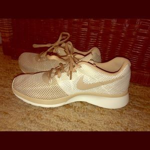 Women’s Nike sneakers